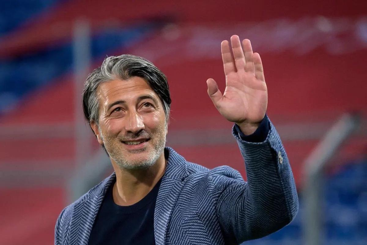 Murat Yakin, DT de Suiza (@JoueursItalia).
