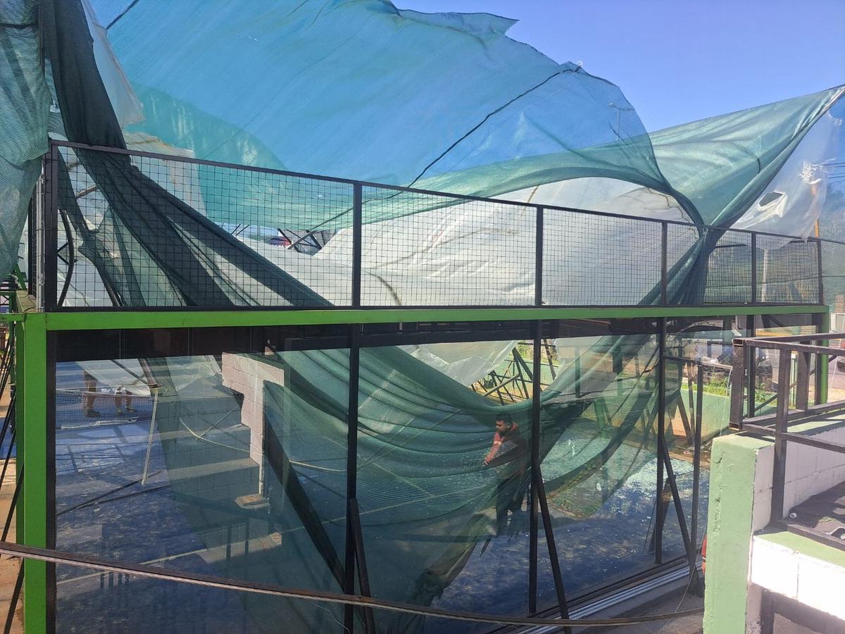 Así quedó la cancha de pádel. (Foto: Fernando Barrionuevo/Cadena 3)