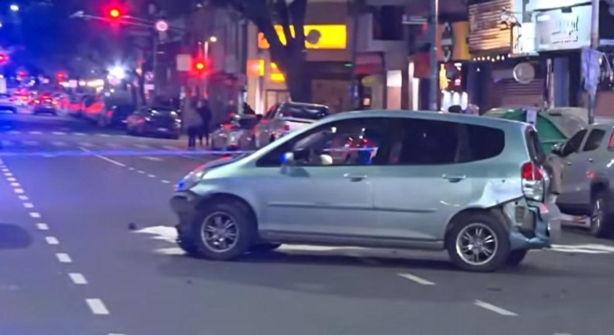 Conductor alcoholizado atropella a motociclista y provoca choque en Villa Crespo