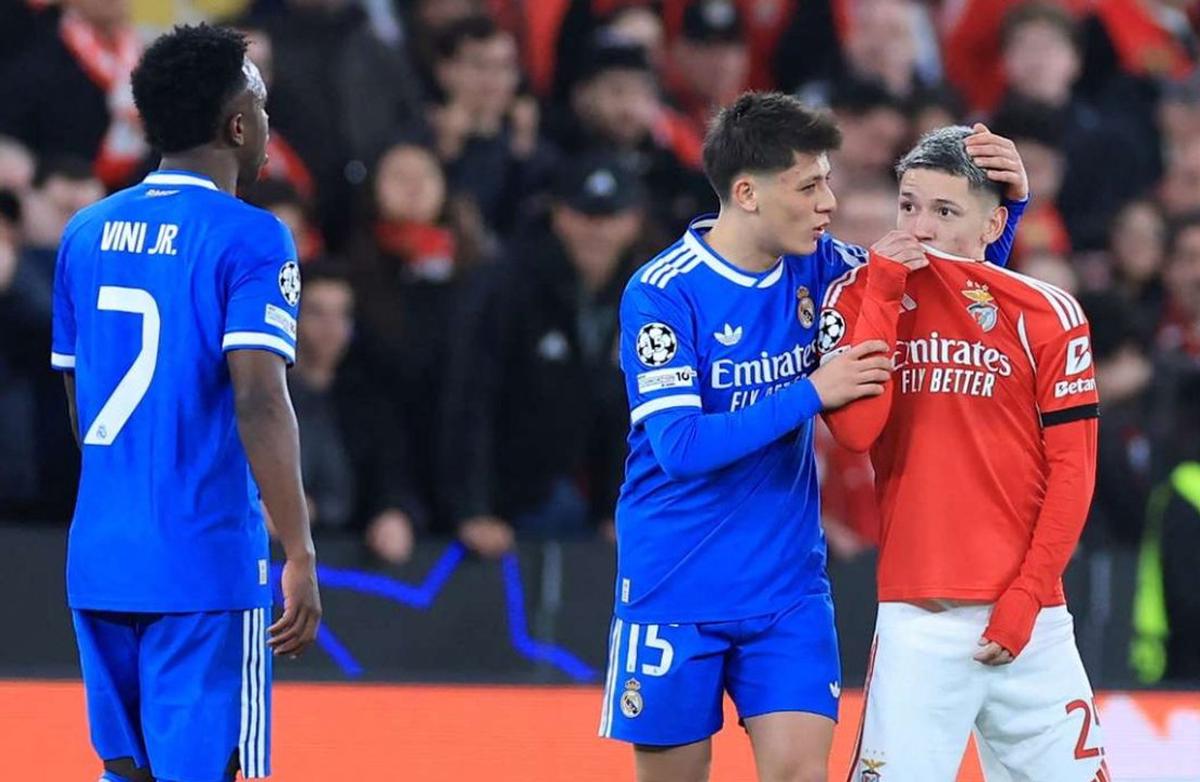 Gianluca Prestianni y Vinicius Junior en el partido entre Benfica y Real Madrid por Champions League. Foto: Agencia NA (redes)