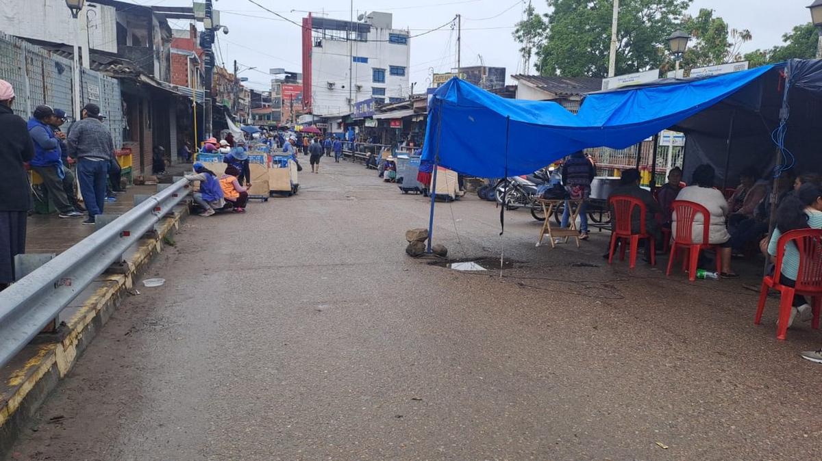 Corte del puente internacional que une Argentina y Bolivia.