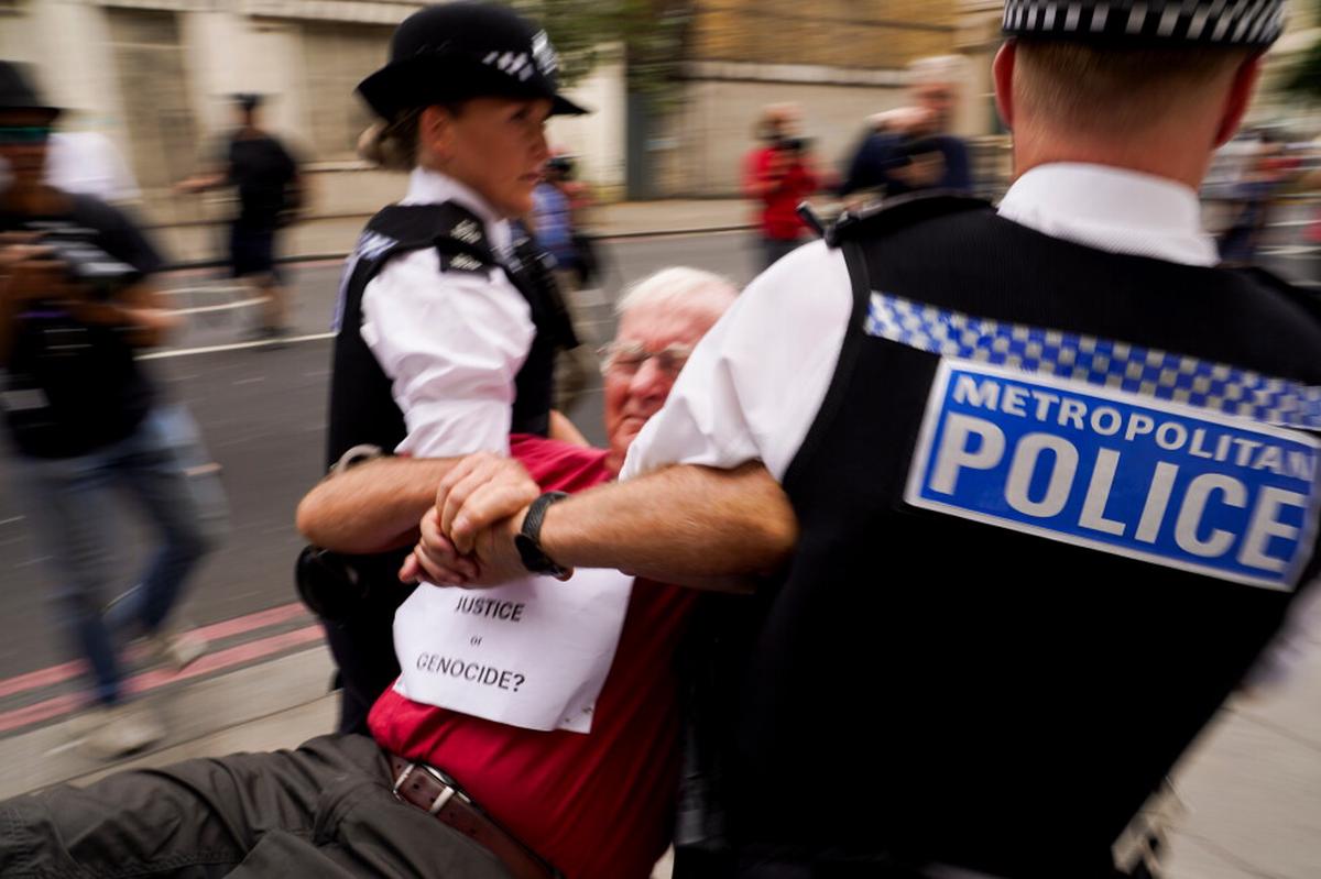 Policía británica arresta a decenas de personas en manifestación de apoyo a Palestine Action