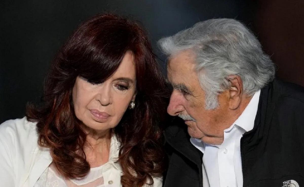 FOTO: Cristina Kirchner y José Mujica. (Foto: archivo/Natacha Pisarenko/AP)