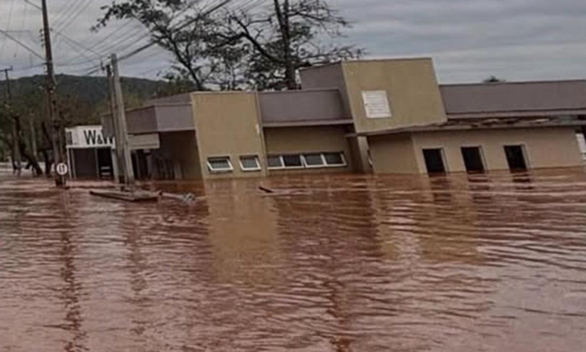 Crecida del río Uruguay provoca evacuaciones en Concordia y alerta en localidades cercanas