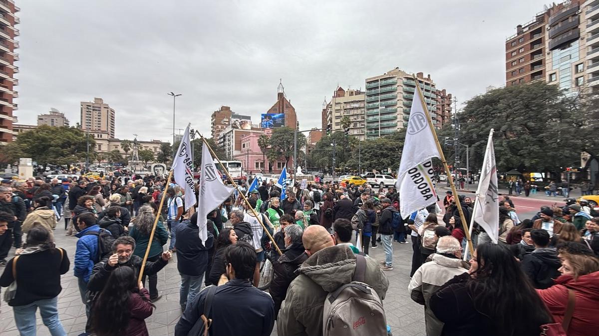 Investigadores y docentes protestan por recortes en ciencia y tecnología