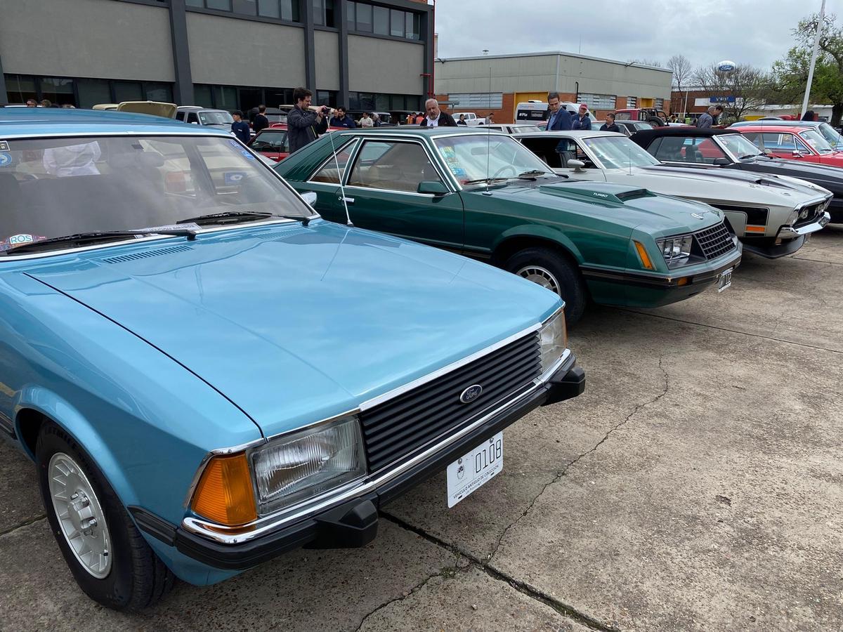 Con una colección de autos antiguos, Ford celebró 65 años de su planta en Pacheco.