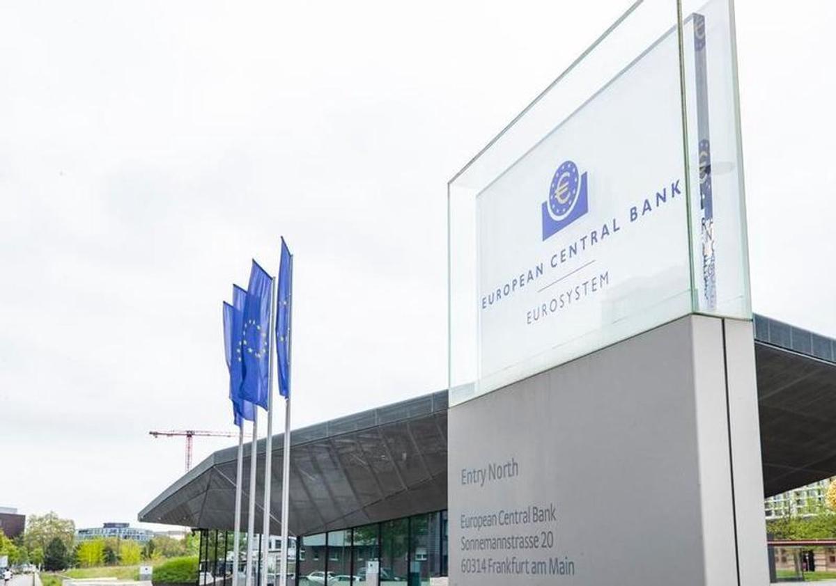 BCE mantiene sin cambios las tasas tras señales de estabilización económica.