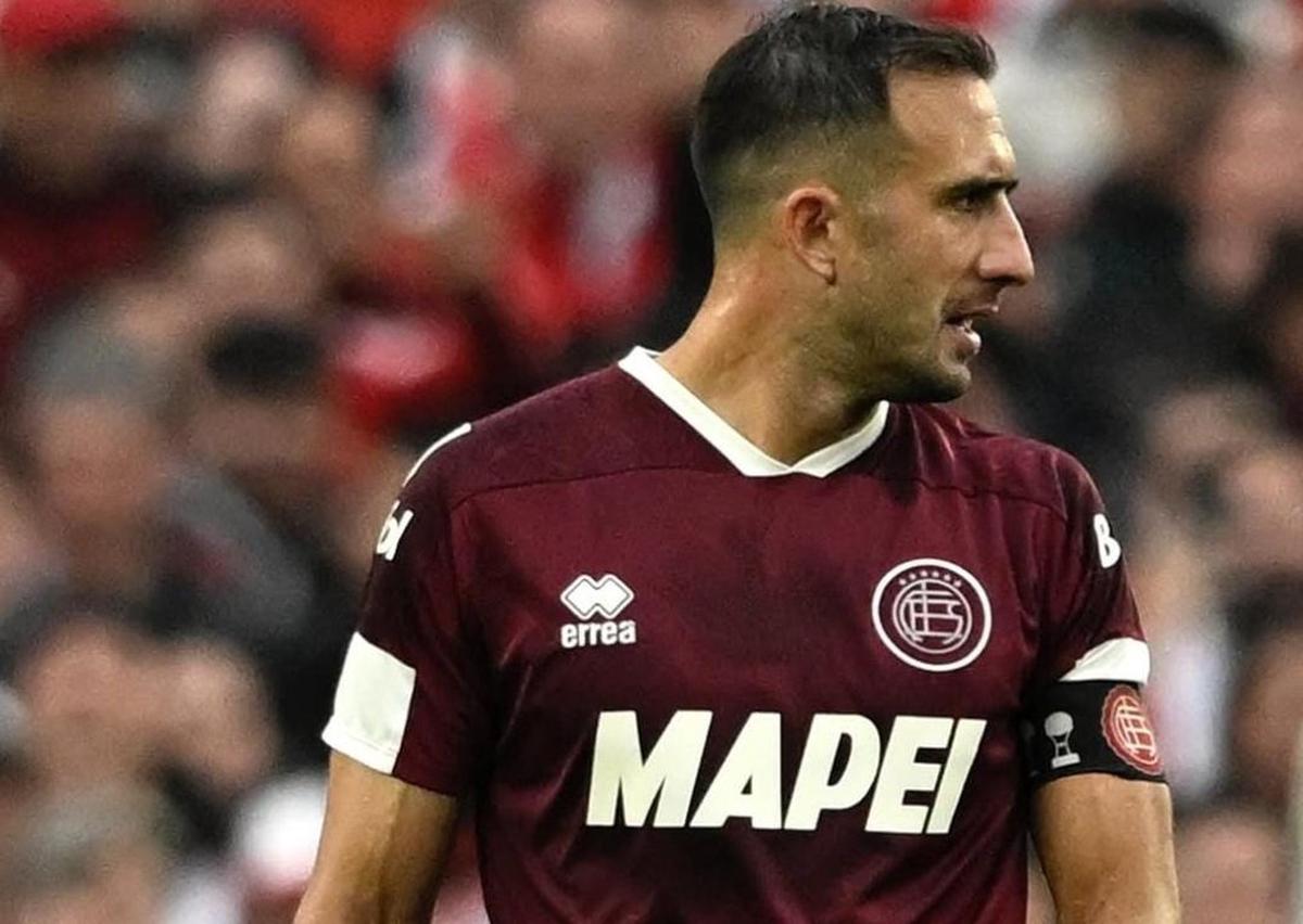 Carlos Izquierdoz. Foto Prensa Lanús (NA)