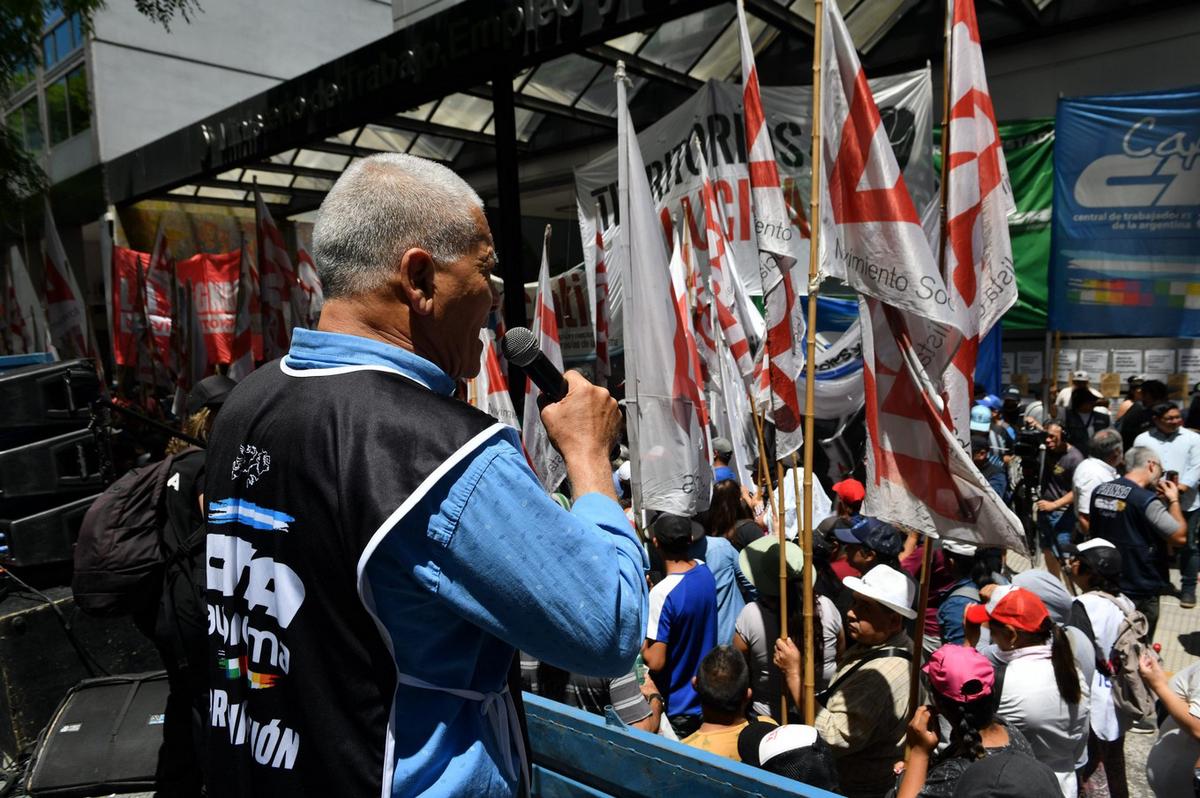 La Central de Trabajadores y la CGT piden $553.000 de mínimo. (Foto: NA)