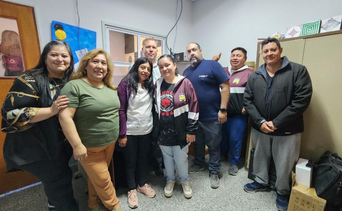 FOTO: Cadena 3 instaló la radio en la Escuela Provincial 57 de Maquinchao.