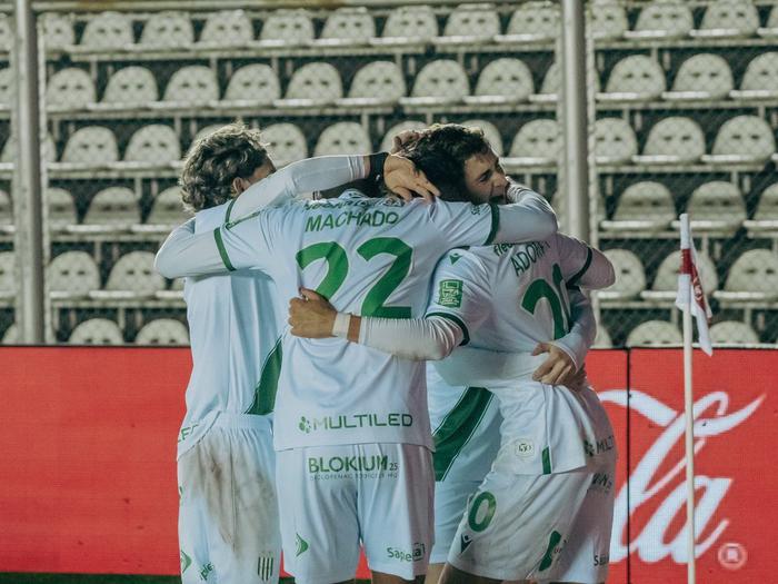 Banfield avanza a cuartos de la Copa Argentina tras vencer a Midland en penales