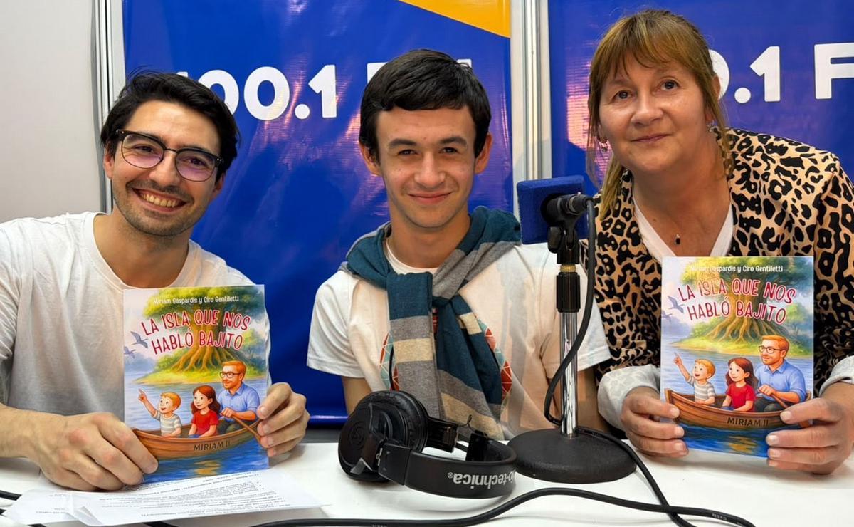 La isla que nos habló bajito, un libro escrito por Miriam Gazpardis y su nieto Ciro Gentiletti.