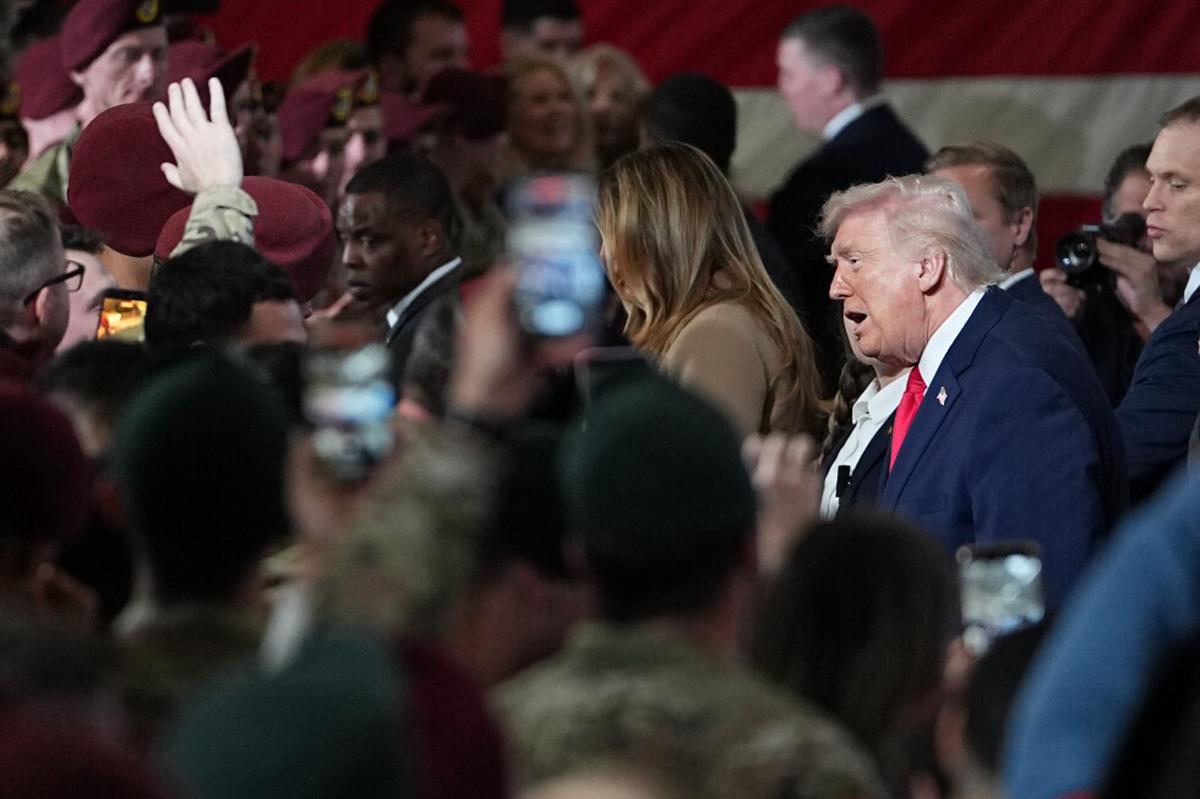 En Fort Bragg, Trump dice que incursión contra Maduro mostró