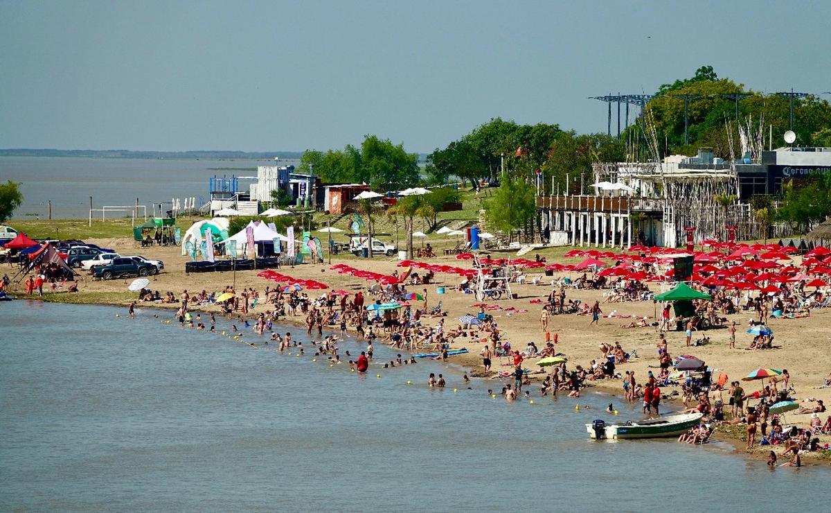 FOTO: Playa Este, la única en la que se puede disfrutar del agua en Santa Fe.