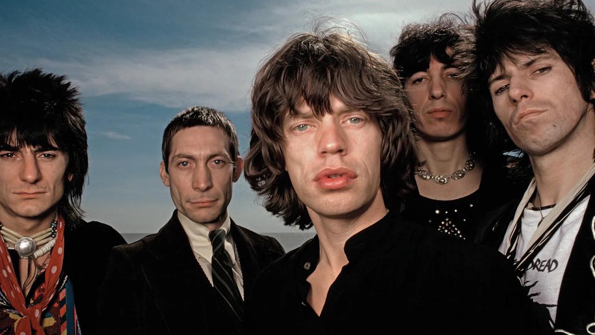 Ron Wood, Charlie Watts, Mick Jagger, Bill Wyman y Keith Richards durante la sesión de fotos de Black & Blue, en 1976.