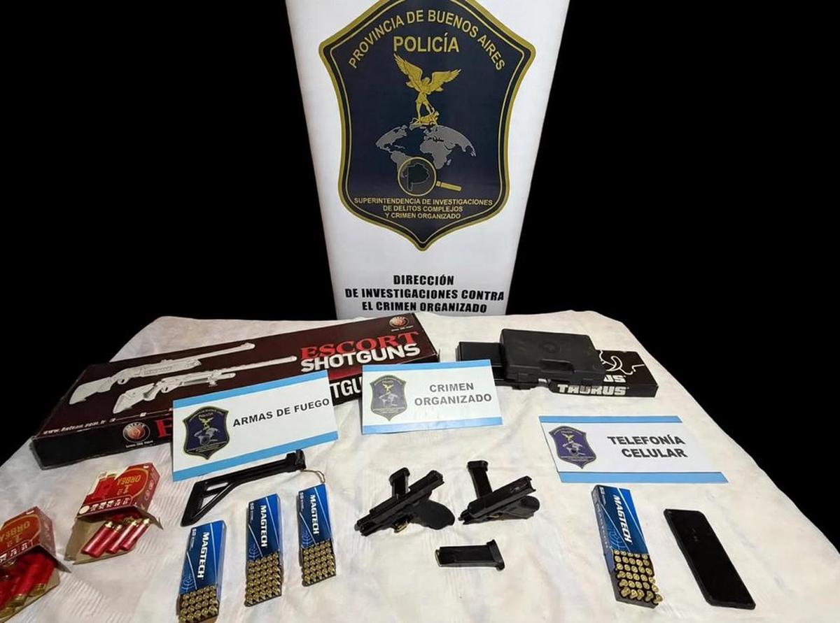 Desarticulan una red de narcotráfico en La Plata: cinco detenidos y un arsenal incautado