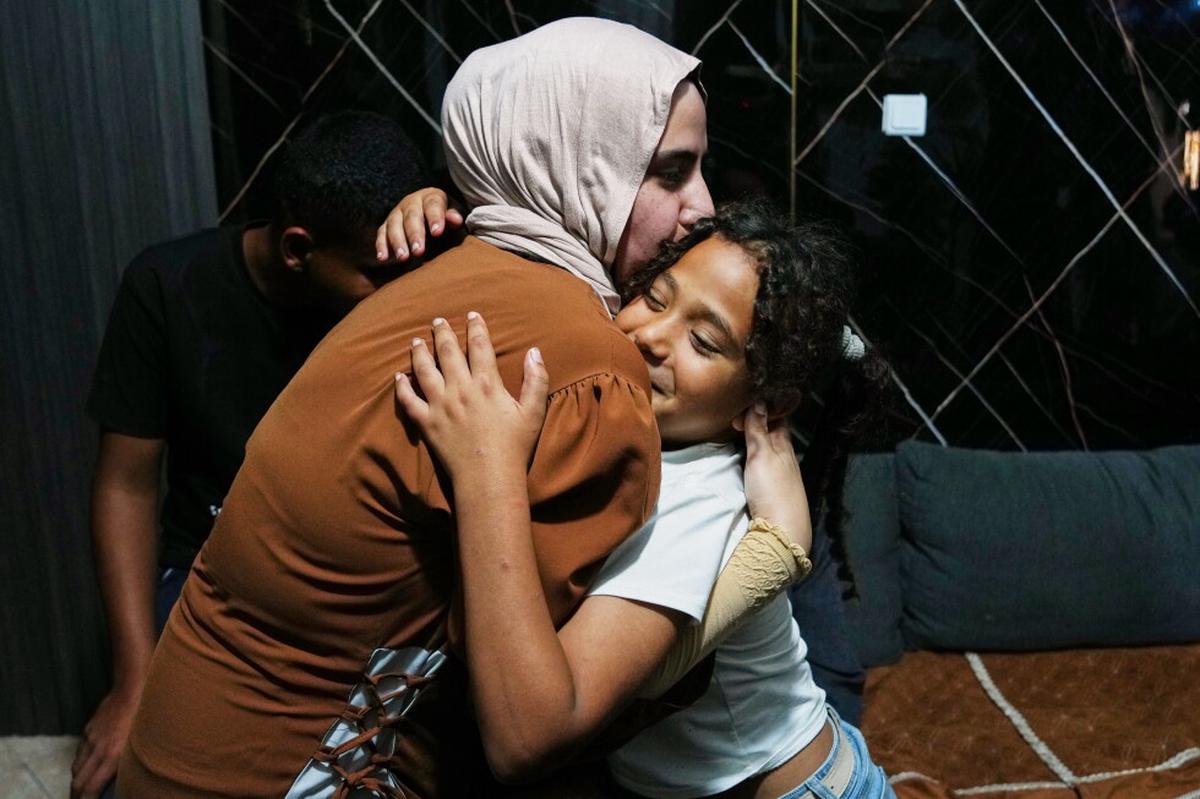 Una familia palestina dividida entre Israel y Gaza se reúne tras años de guerra y pérdidas