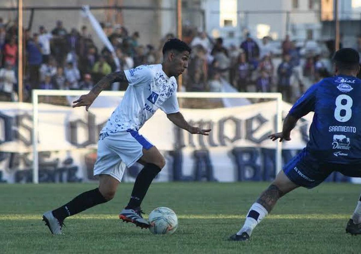 Atenas necesita golear en casa