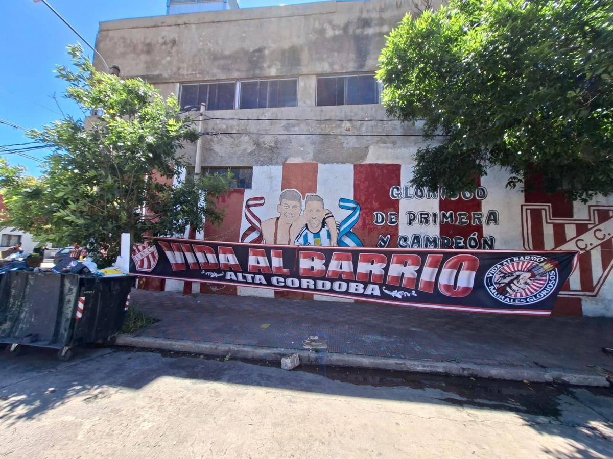 La previa de los hinchas de Instituto en el clásico.