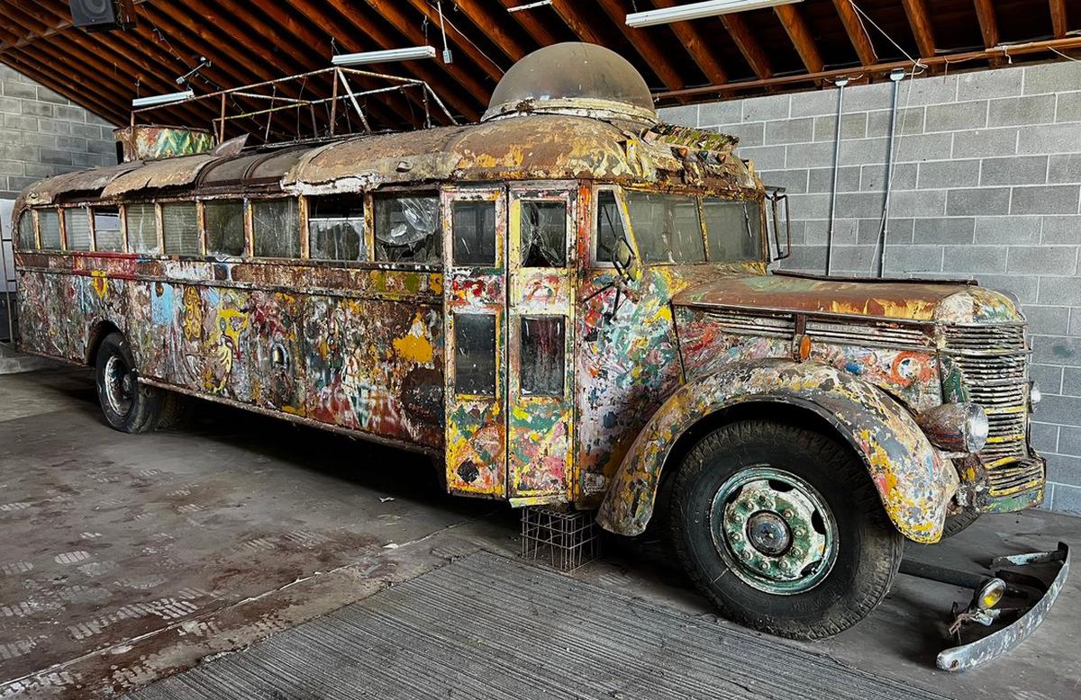 En la carrocería de Furthur se nota el paso del tiempo.