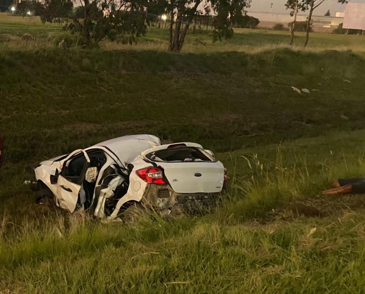 FOTO: Trágico accidente en Córdoba: mueren dos chicos de 19 años tras chocar un poste