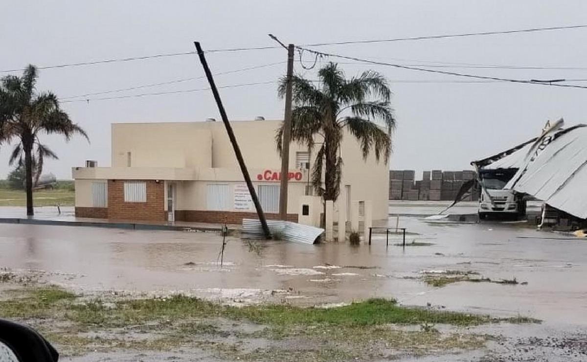 FOTO: Una cola de tornado azotó a Ordóñez, en el sur de Córdoba. (Foto: Voces de la Isla)