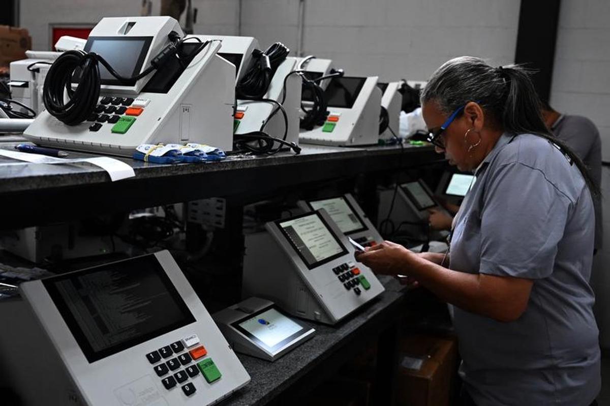 Las máquinas ya están listas para la elección.
