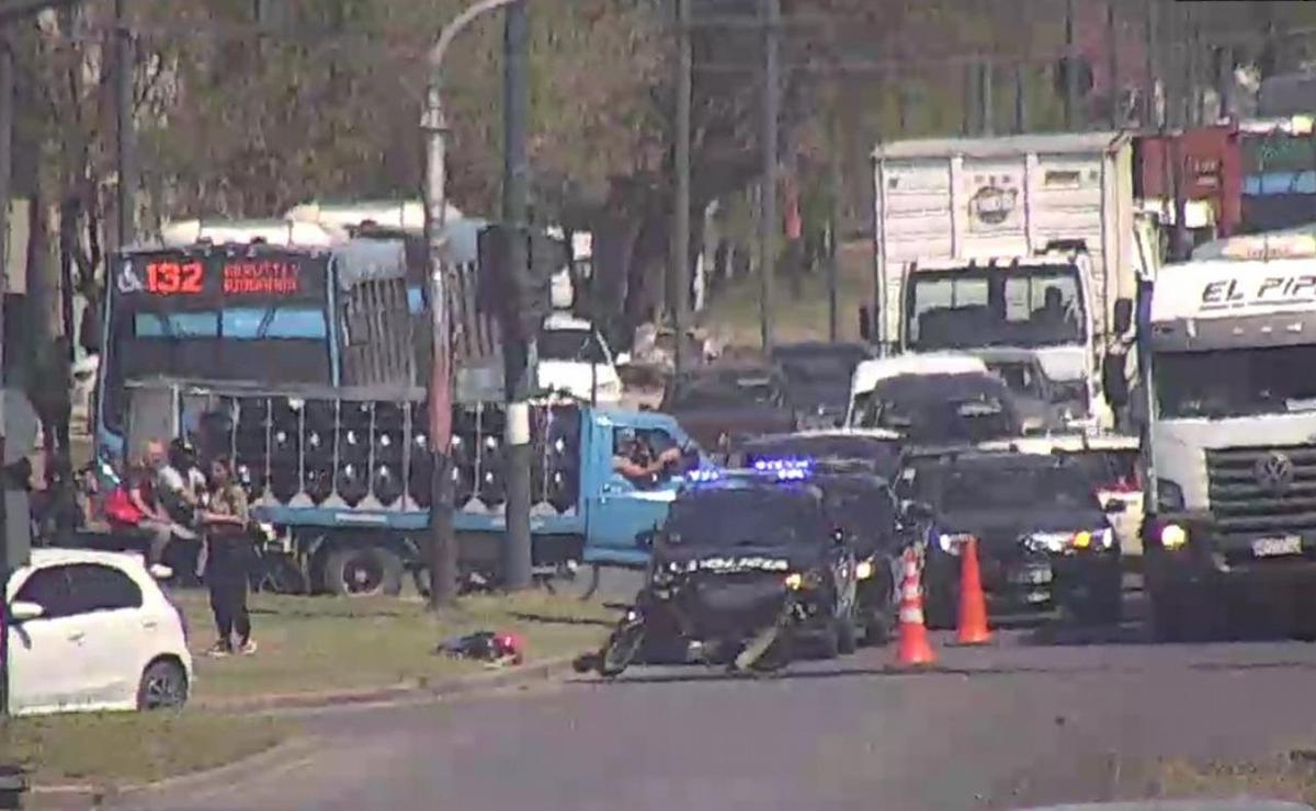 FOTO: Rosario: camionero embistió moto y murió un nene de 9 años en Circunvalación.