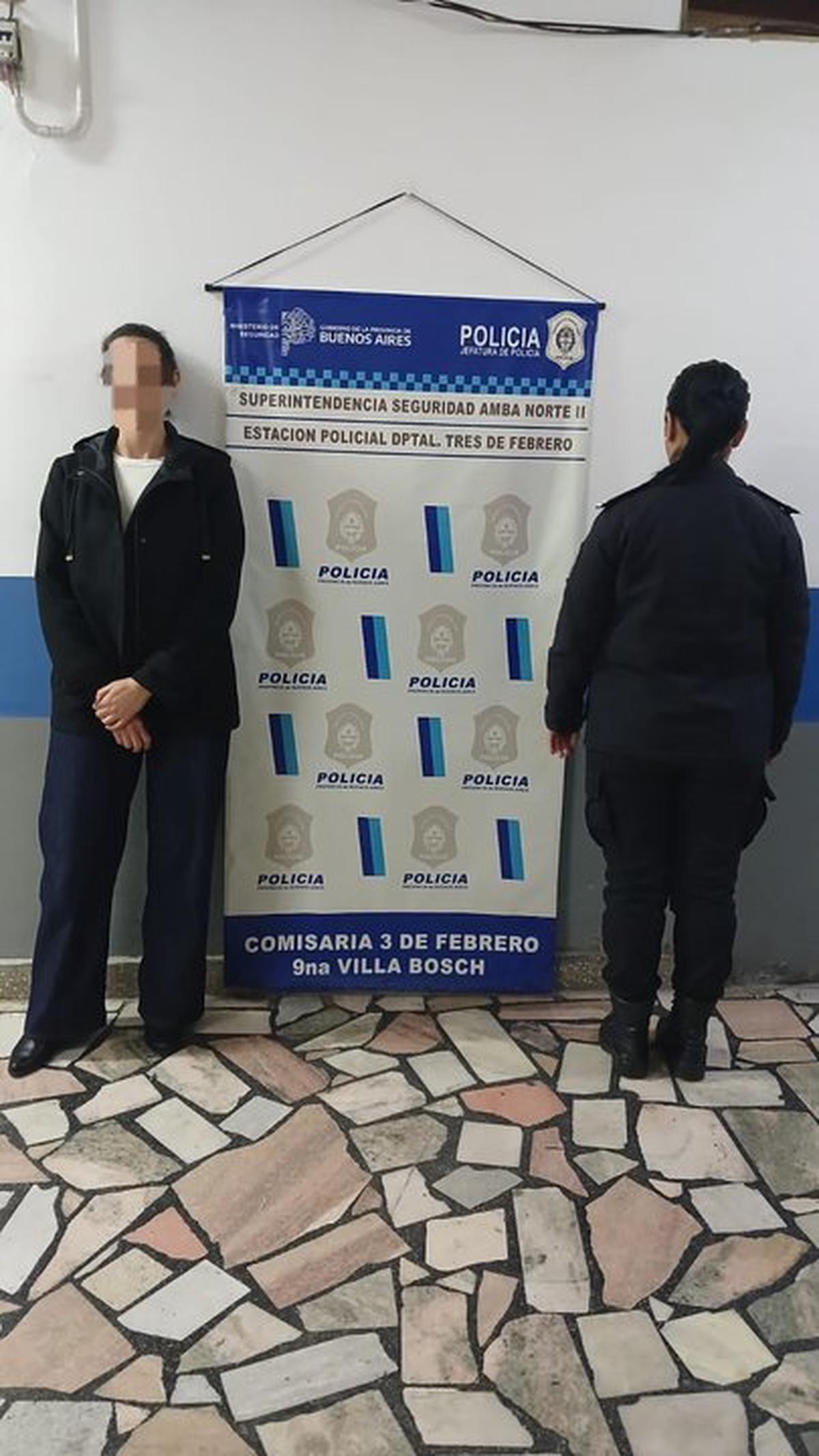 Detienen a dos policías federales por su supuesta participación en robos en Villa Bosch