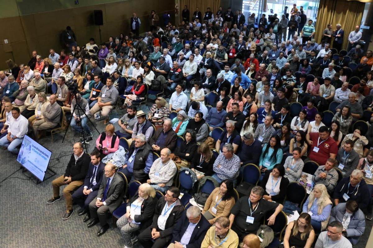 FOTO: Delegados y directores de todo el país sesionan en Rosario para elegir nuevo presiden