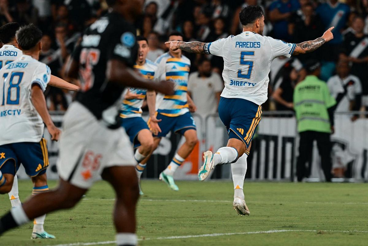 Leandro Paredes festeja el tanto agónico ante Vasco da Gama.