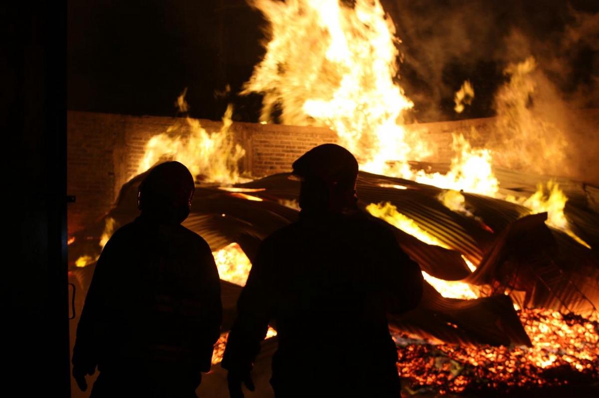 FOTO: Varias dotaciones trabajaron en el lugar del incendio