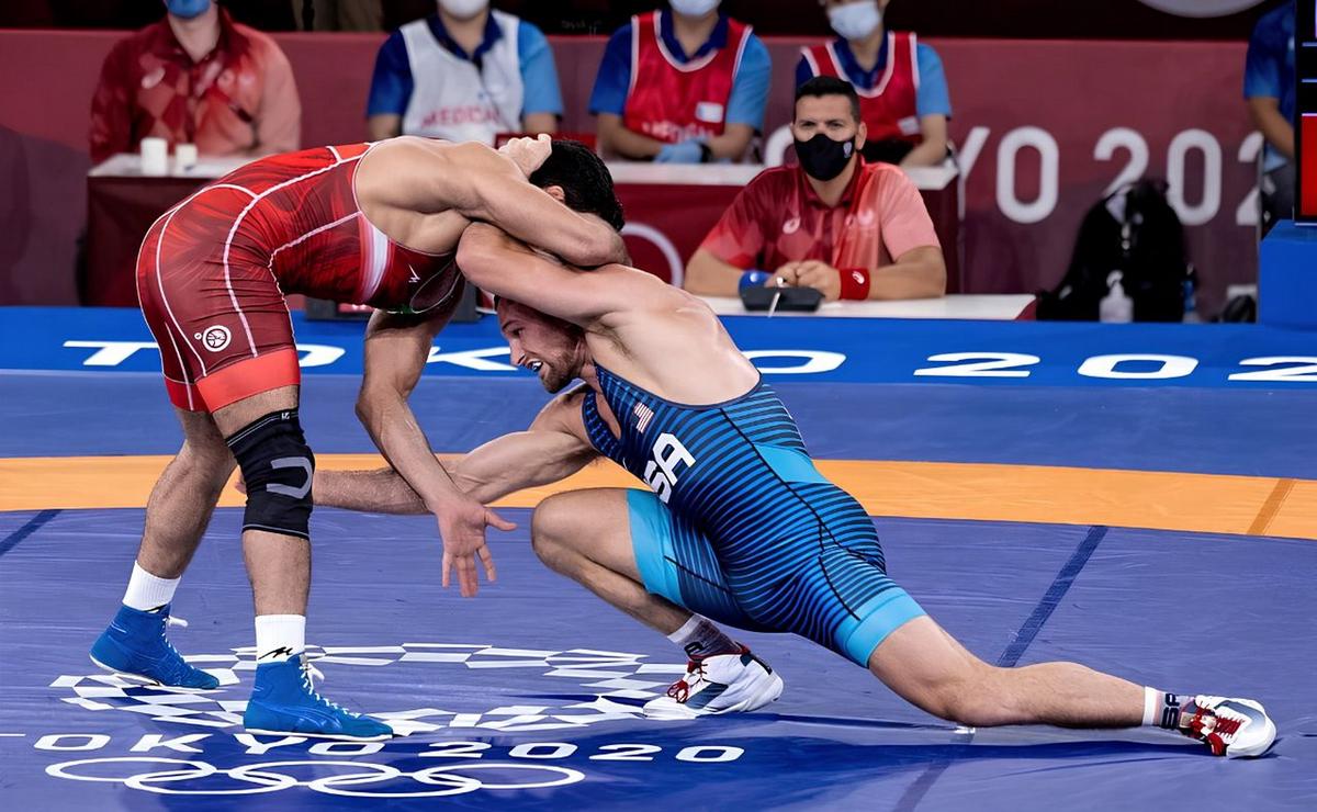 Lucha grecorromana masculina.