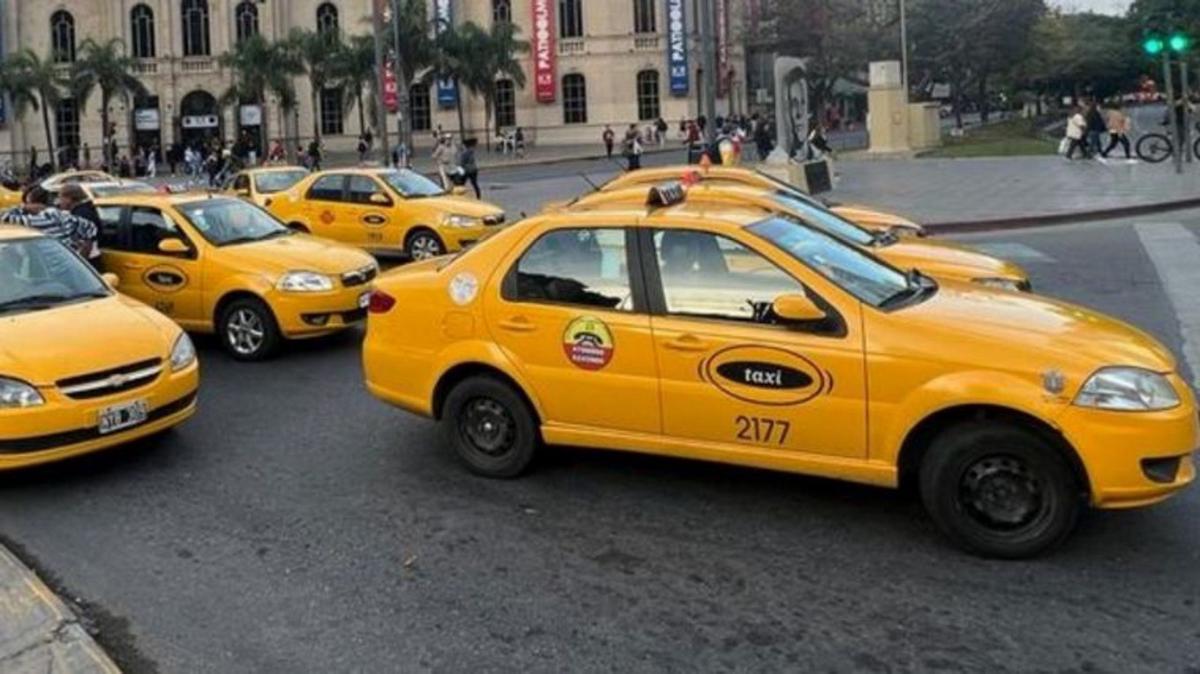 FOTO: Aseguran que el 70% de los choferes no tienen licencias para conducir taxis