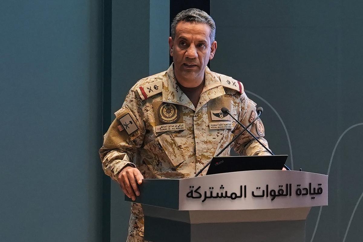 Arabia Saudí reabre aeropuerto mientras persisten ataques hutíes y otras noticias de Oriente Medio