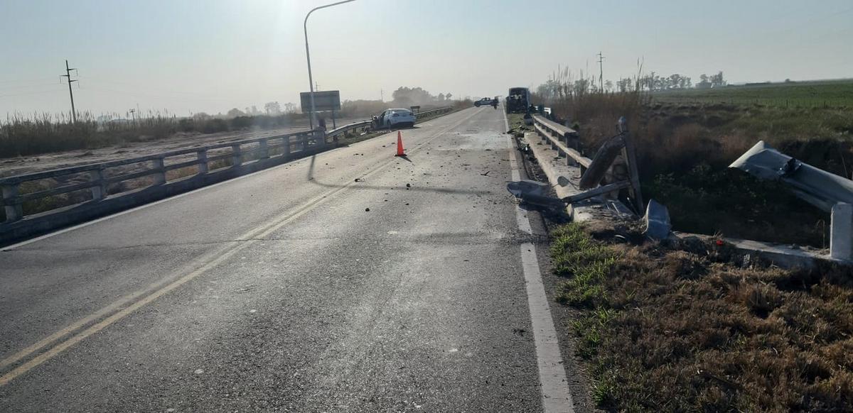 FOTO: Perdió el control y chocó en la Ruta 19: hay tres fallecidos y un herido grave