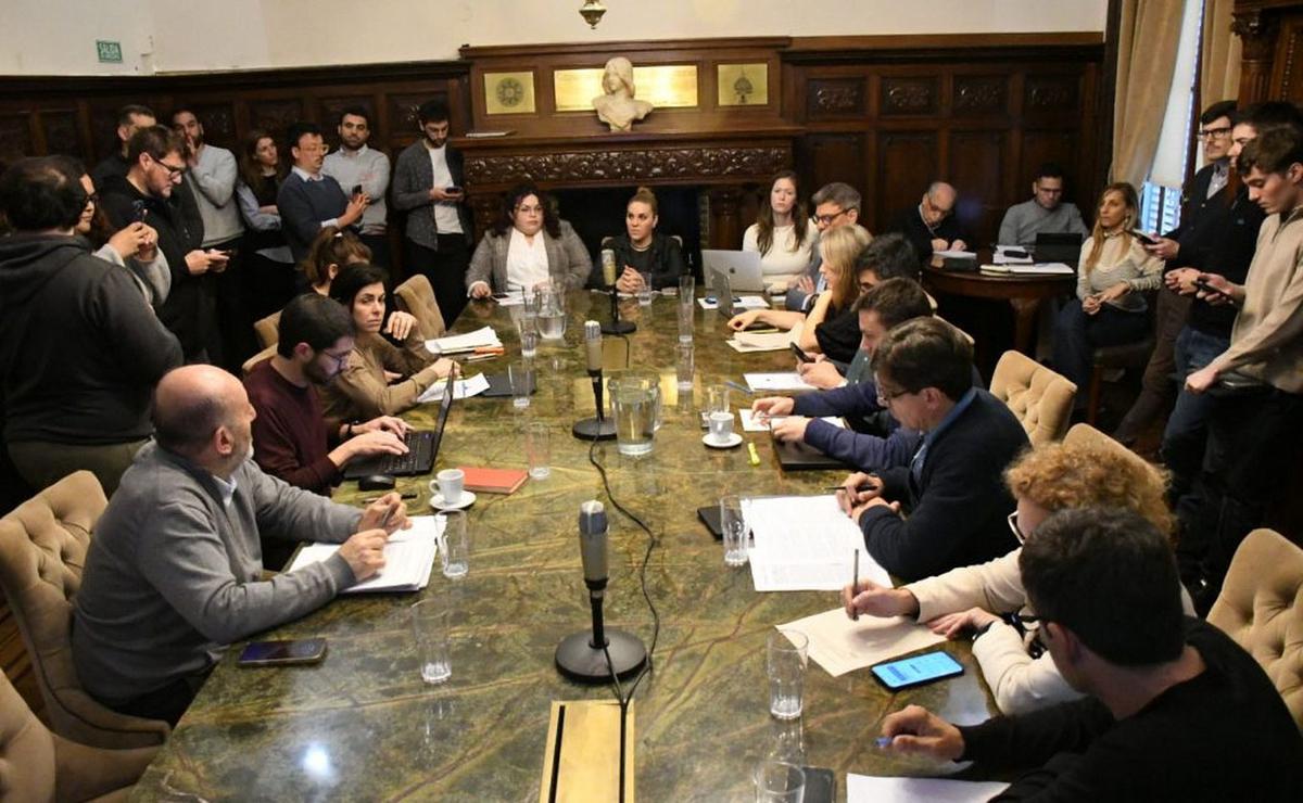 Aplicaciones de transporte: comenzó un nuevo debate en comisiones del Concejo.