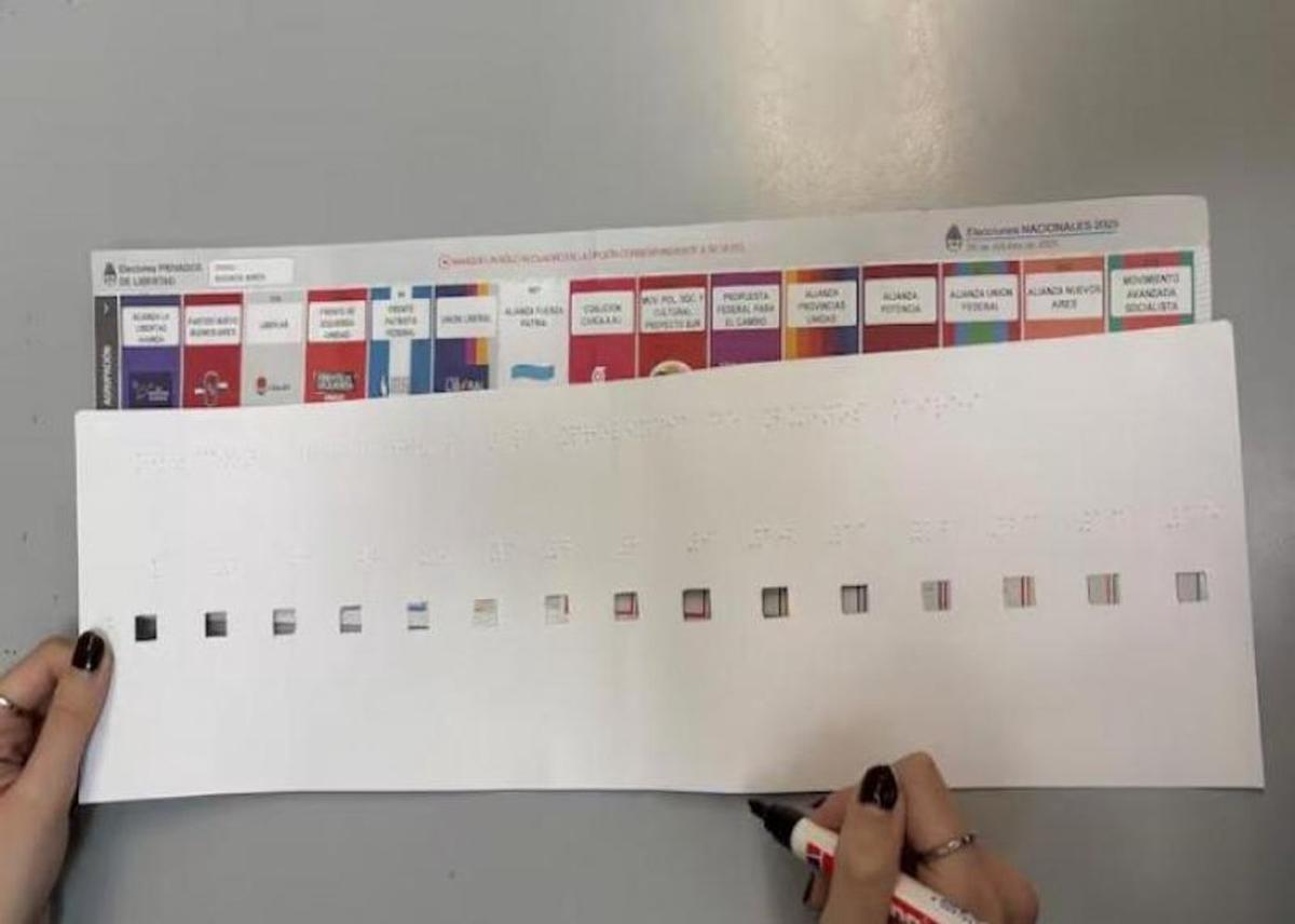 ONG implementa Plantillas en Braille para garantizar el voto de personas ciegas