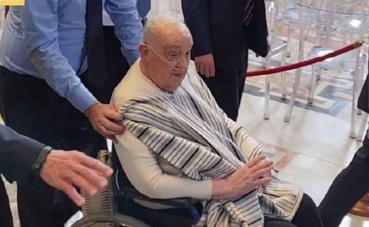 FOTO: El papa Francisco en su visita a la tumba de San Pío X. 