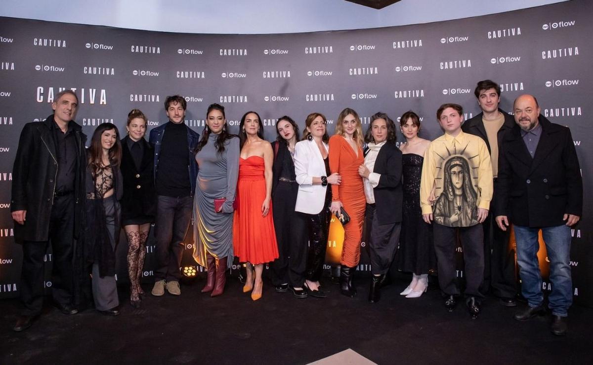 El elenco de Cautiva.