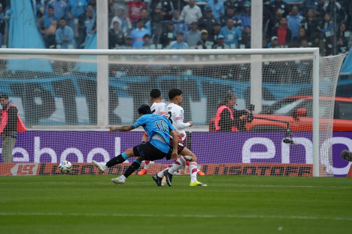 Belgrano y River se enfrentan en un Kempes colmado. (Foto: Daniel Cáceres/C3)
