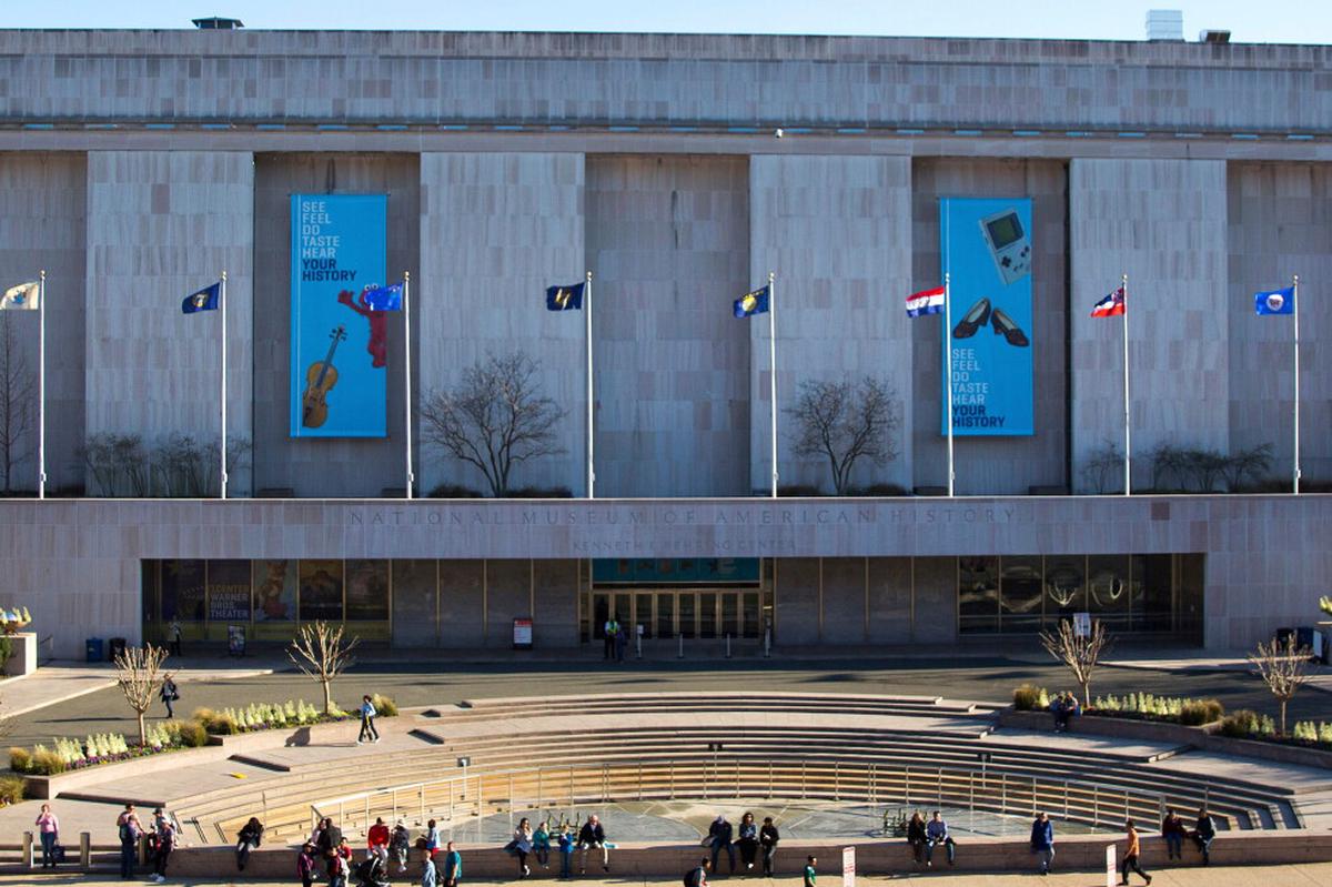 Informe de la Casa Blanca tacha a líderes del Smithsonian de activistas radicales no fiables