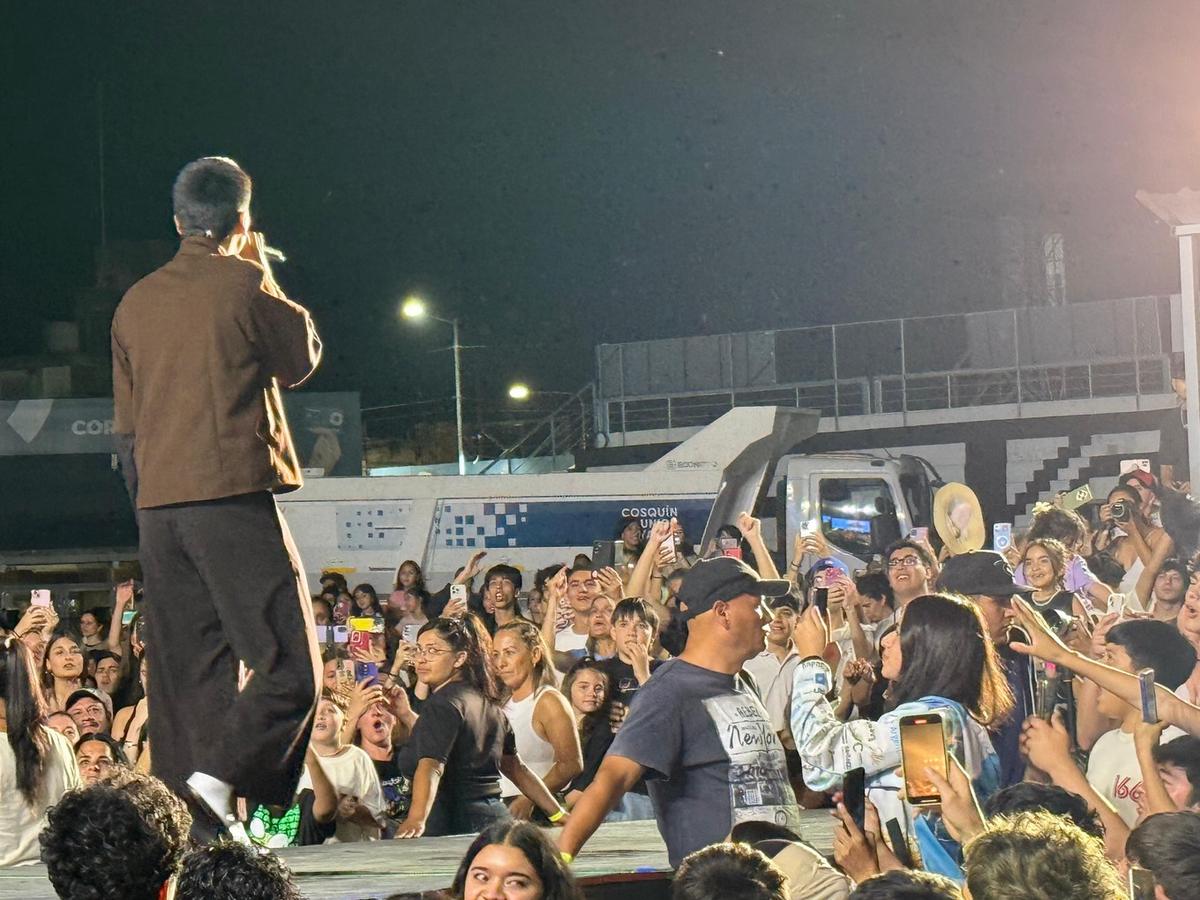 Milo J en un show íntimo en Cosquín. (Foto: Daniel Cáceres).