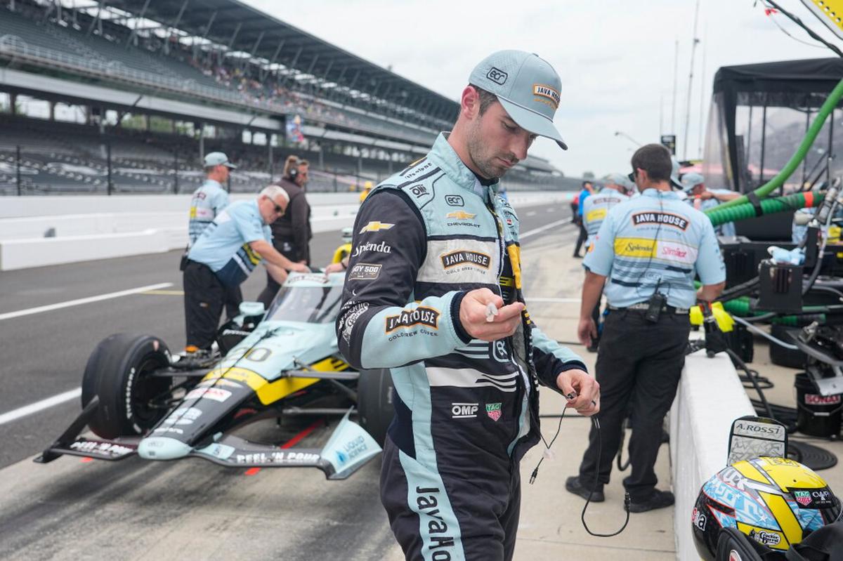 Alexander Rossi choca y arrastra a otros en el primer accidente de prácticas de Indy 500