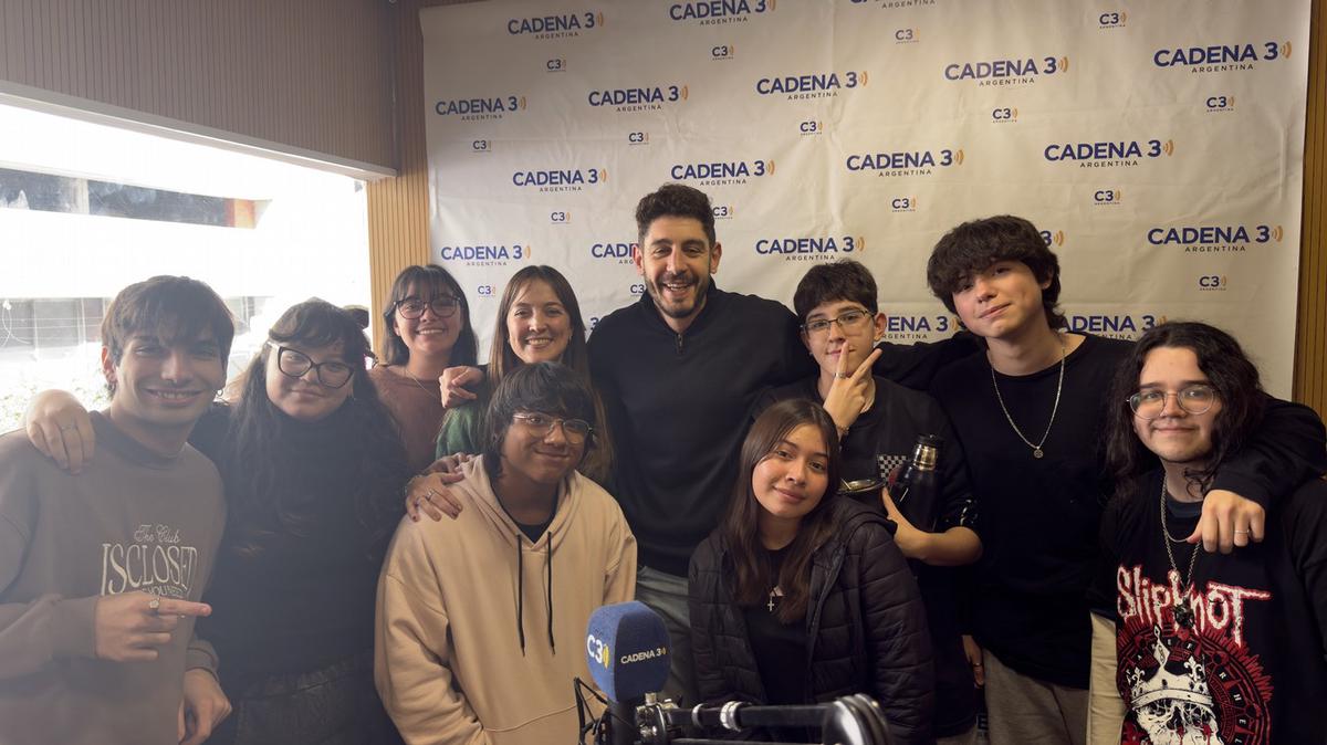 Una escuela de Rosario llega a Cadena 3 con música y el sueño de hacer radio