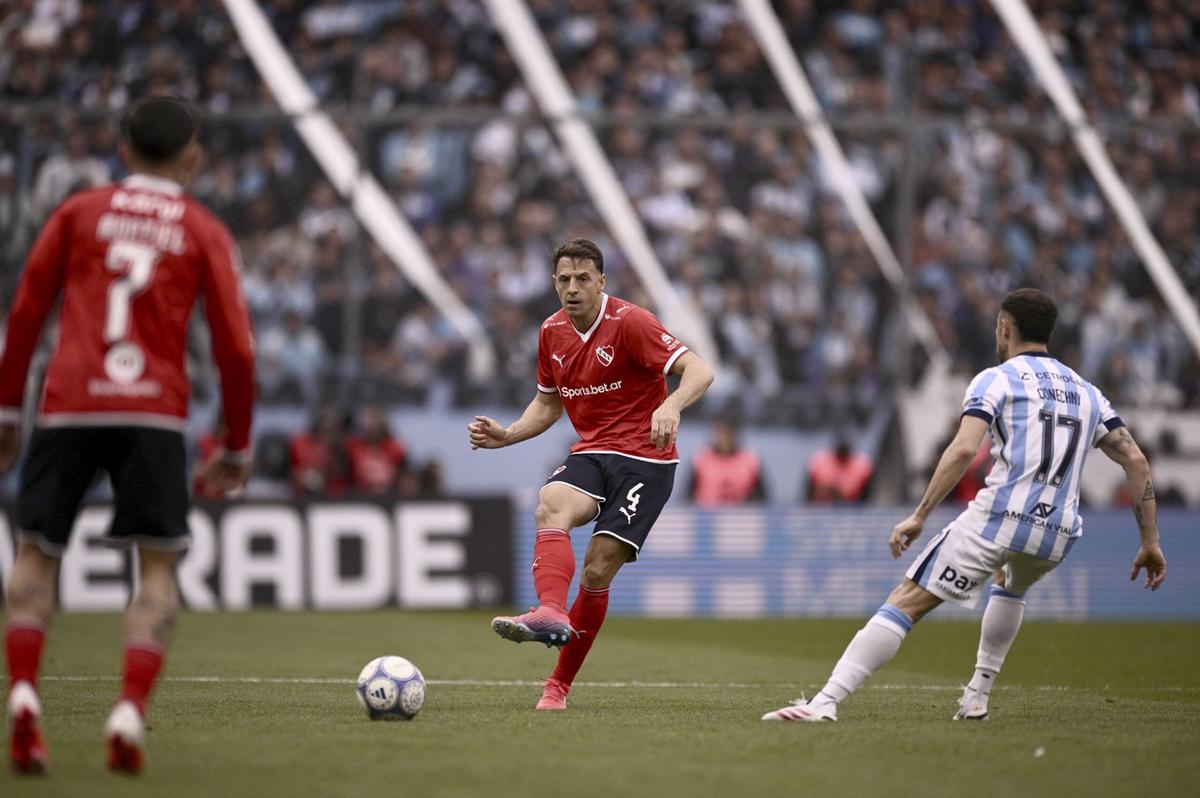 Racing e Independiente se miden en un nuevo clásico.