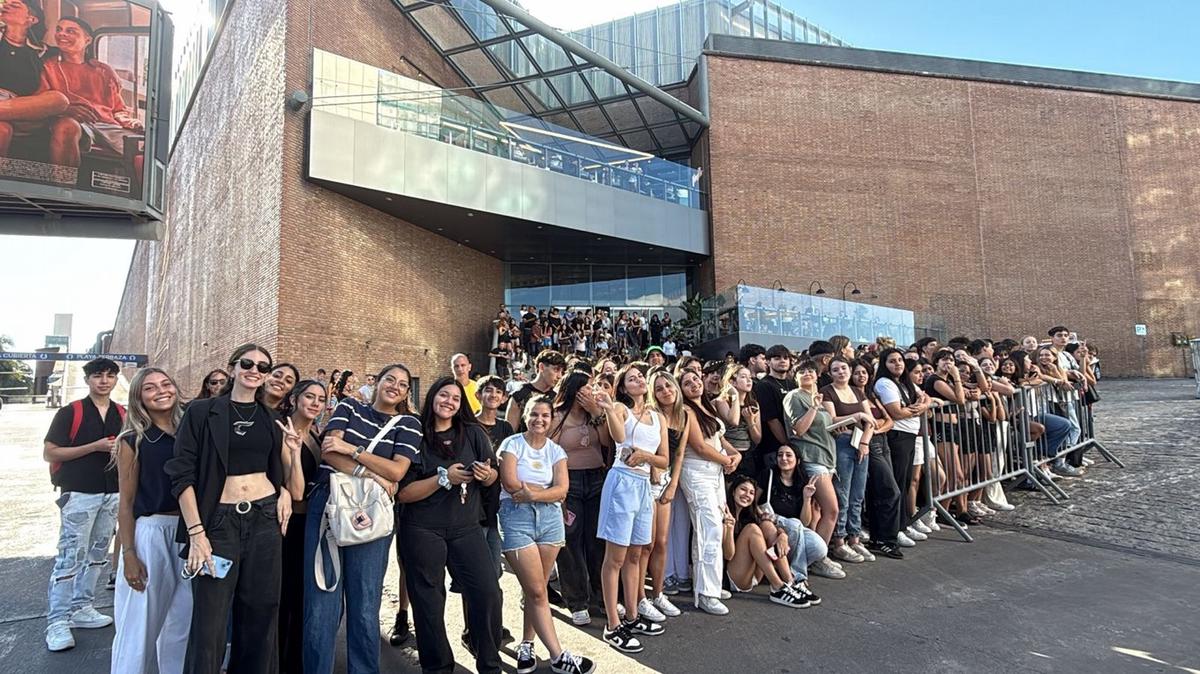 La espera por Tini: fanáticas enloquecidas