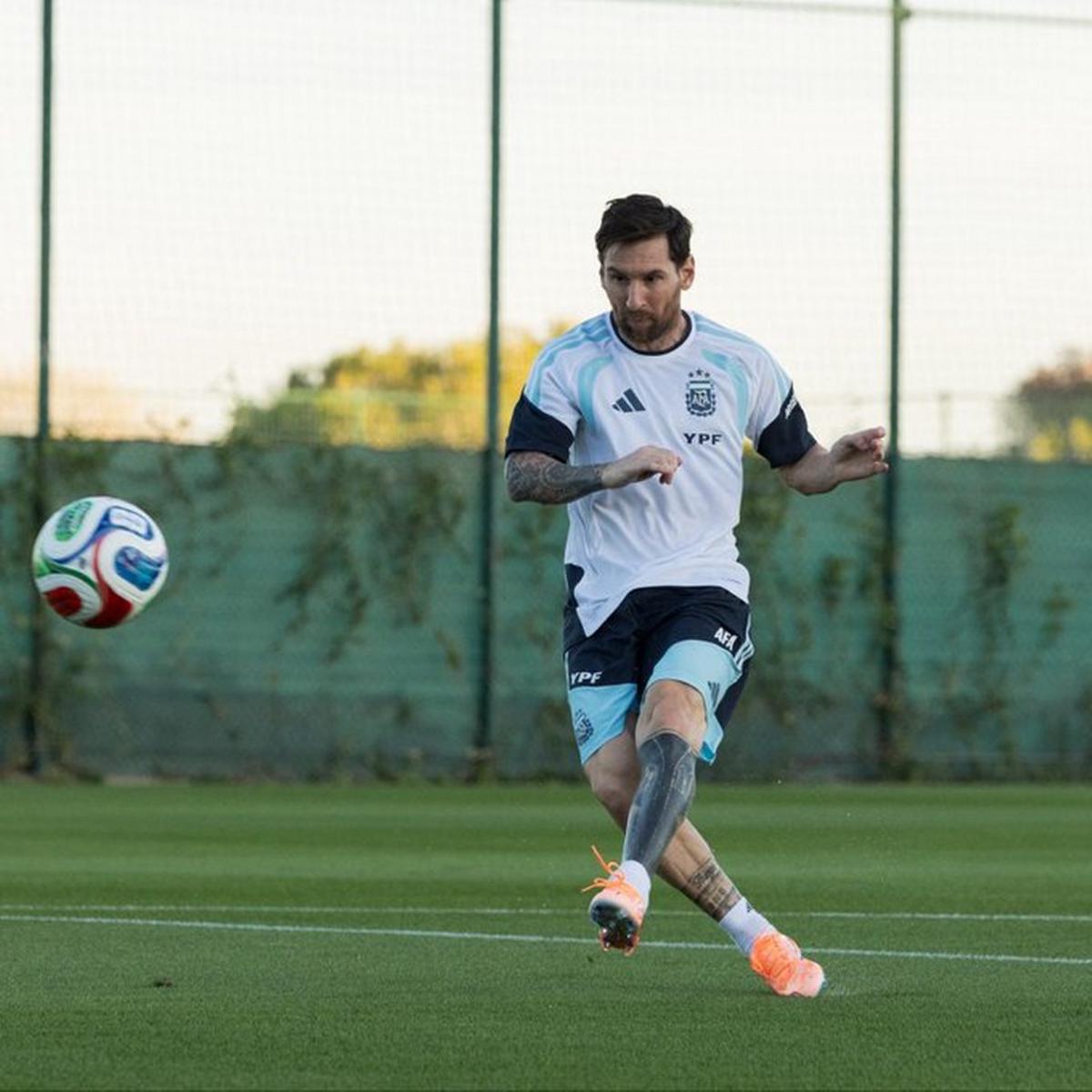 Messi tiene que jugar este viernes de acuerdo al contrato.