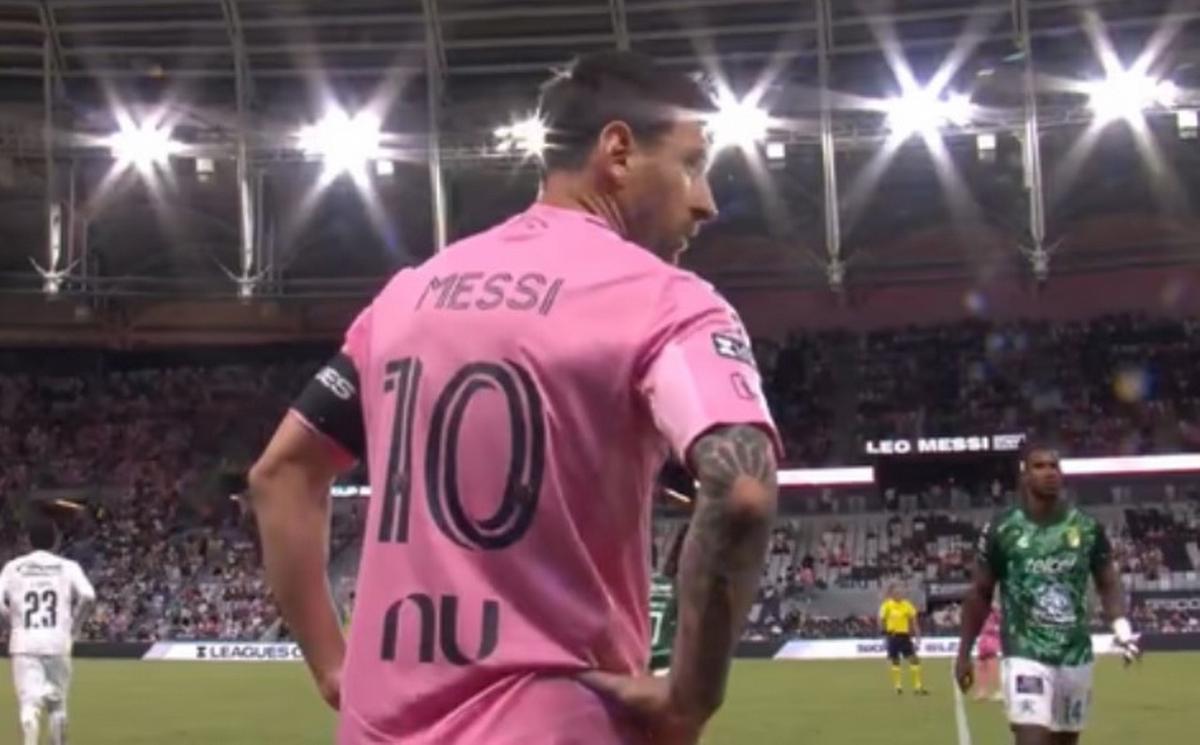 El astro rosarino entró en el segundo tiempo, pero no pudo evitar la derrota (captura).