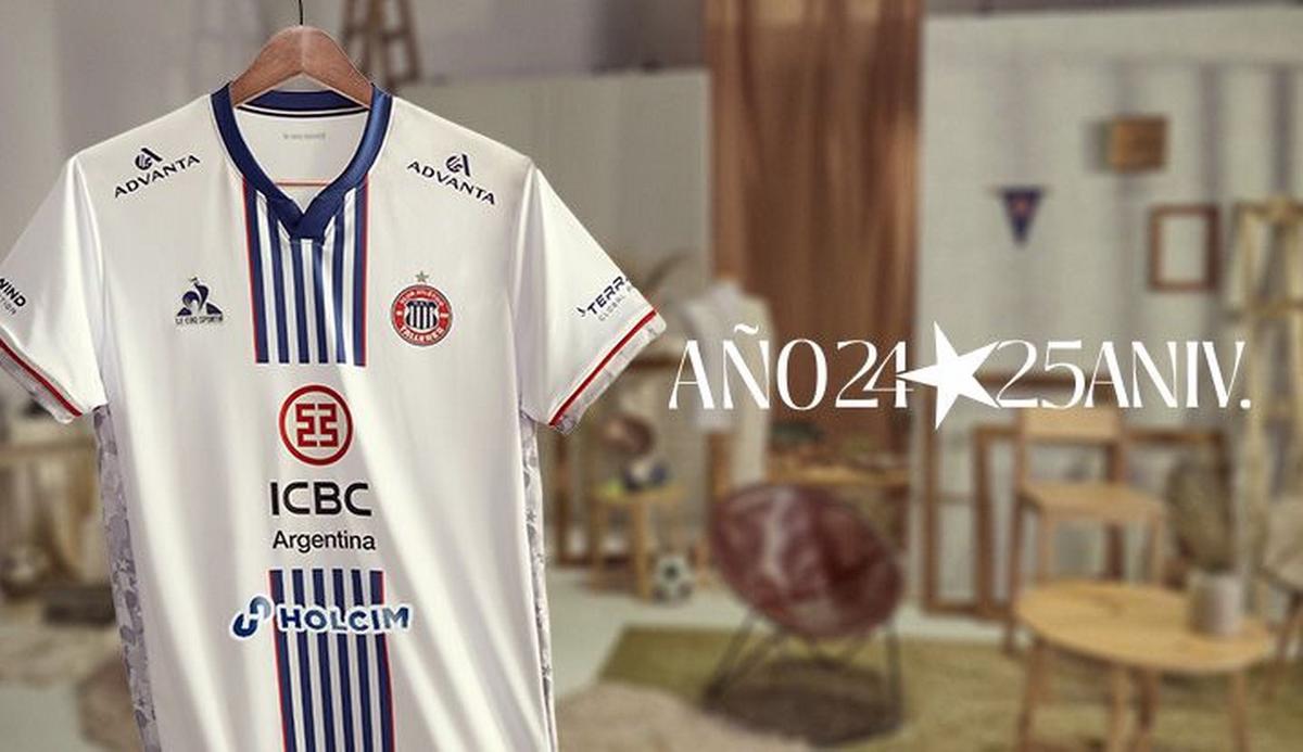 FOTO: Talleres presentó su nueva camiseta en homenaje a la obtención de la Conmebol